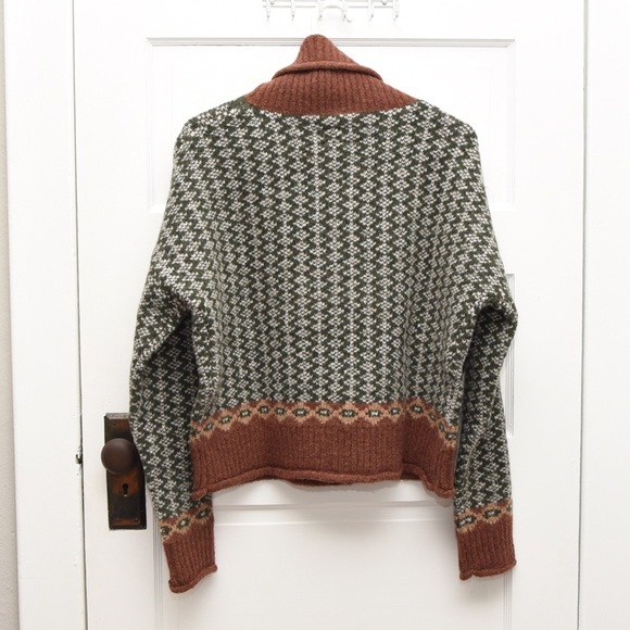 Levitate women’s cowl neck sweater size Small green brown pattern - Picture 3 of 10